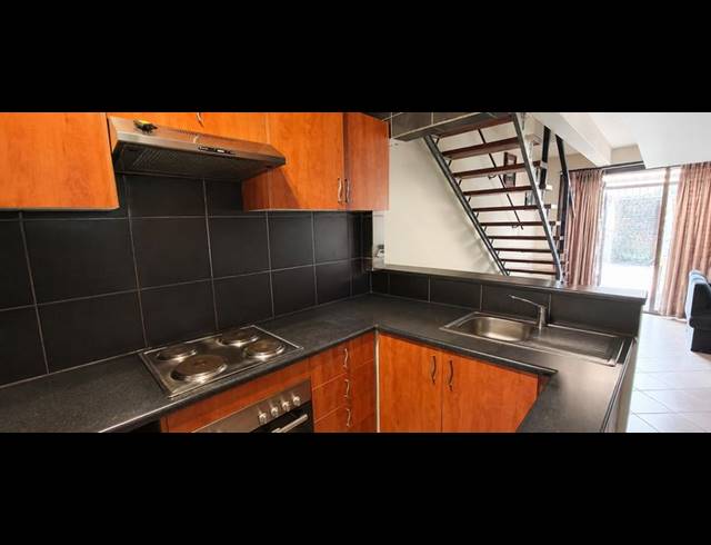 2 BEDROOM TOWNHOUSE FOR SALE IN CLUBVIEW